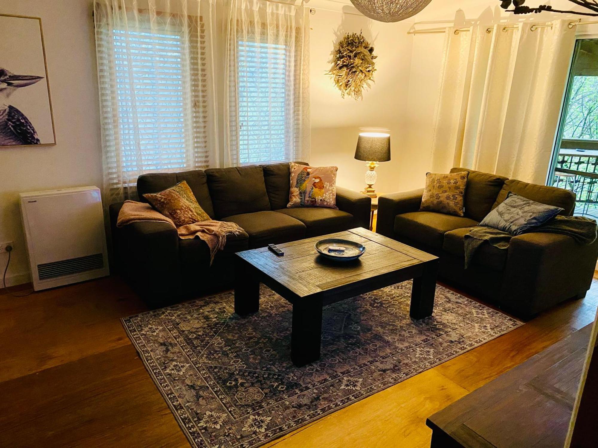 Sutton Spring Art Retreats Apartment Daylesford Room photo